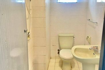 Turf View Apartment (Mutiara Serdang)