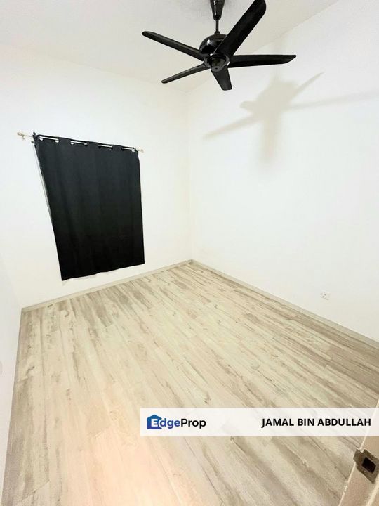 Lakefront Homes Residence Cyberjaya FACING POOL & 2 CAR PARK For Sale, Selangor, Cyberjaya