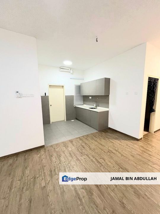 Lakefront Homes Residence Cyberjaya FACING POOL & 2 CAR PARK For Sale, Selangor, Cyberjaya