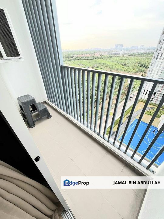 Lakefront Homes Residence Cyberjaya FACING POOL & 2 CAR PARK For Sale, Selangor, Cyberjaya
