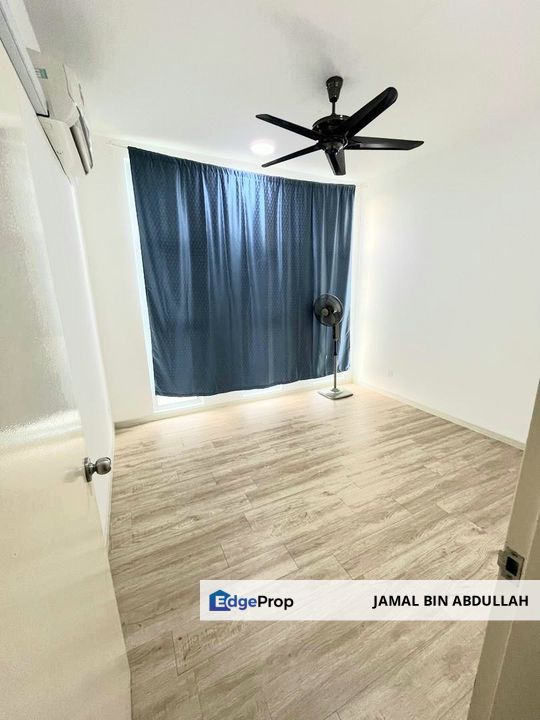 Lakefront Homes Residence Cyberjaya FACING POOL & 2 CAR PARK For Sale, Selangor, Cyberjaya