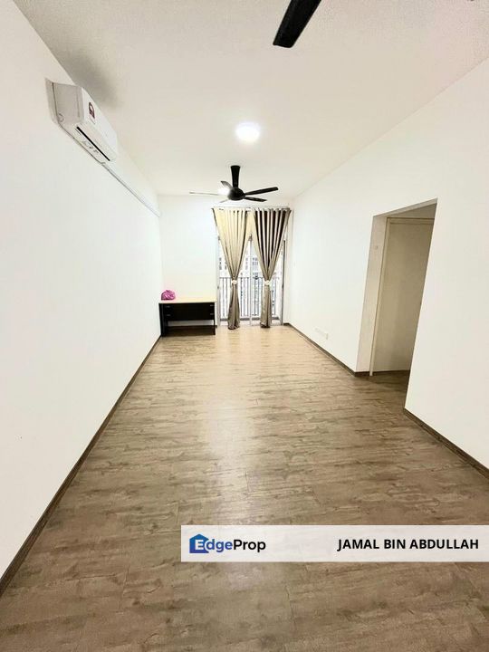 Lakefront Homes Residence Cyberjaya FACING POOL & 2 CAR PARK For Sale, Selangor, Cyberjaya