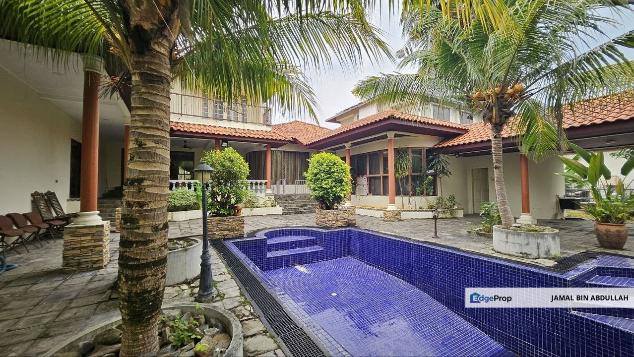 Double Storey Bungalow With BASEMENT PRIVATE POOL Country Height Kajang For Sale, Selangor, Country Heights