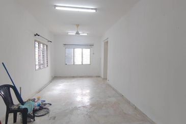 Lily Apartment, Taman Saujana Utama