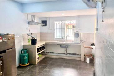 Lily Apartment, Taman Saujana Utama