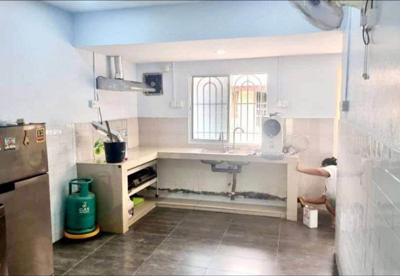 Lily Apartment, Taman Saujana Utama