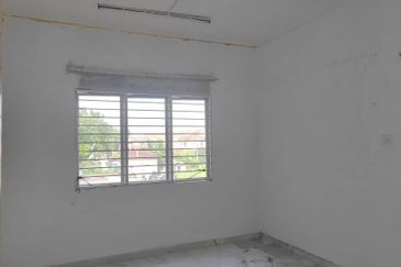 Lily Apartment, Taman Saujana Utama