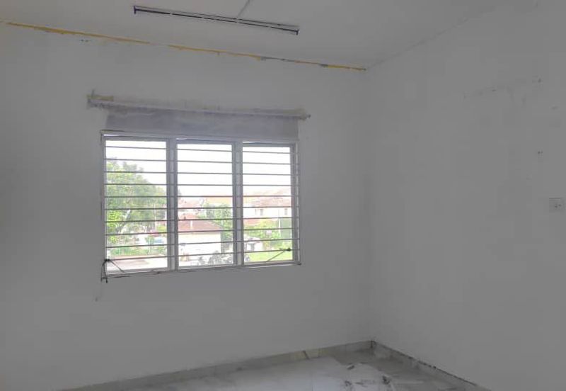 Lily Apartment, Taman Saujana Utama