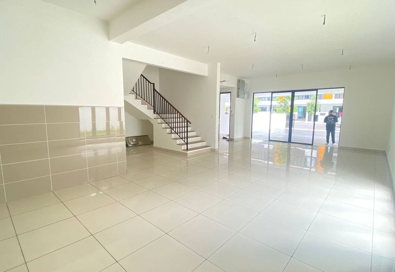 East 57 (Residensi Laman Timur)