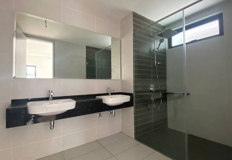 East 57 (Residensi Laman Timur)