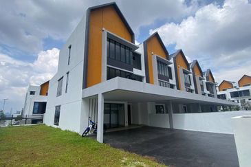 East 57 (Residensi Laman Timur)