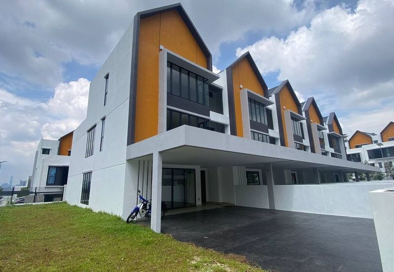 East 57 (Residensi Laman Timur)