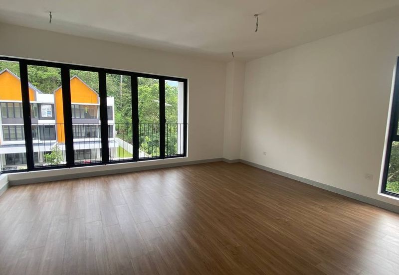 East 57 (Residensi Laman Timur)