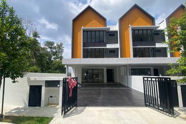 East 57 (Residensi Laman Timur)