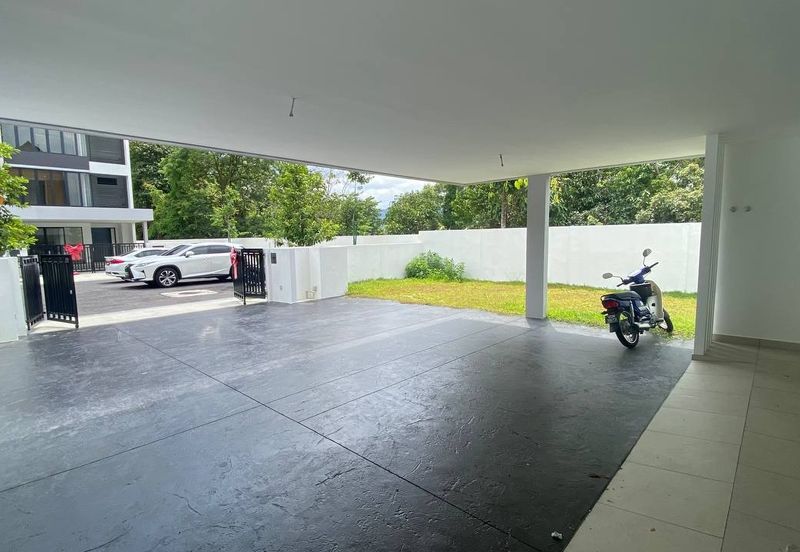 East 57 (Residensi Laman Timur)