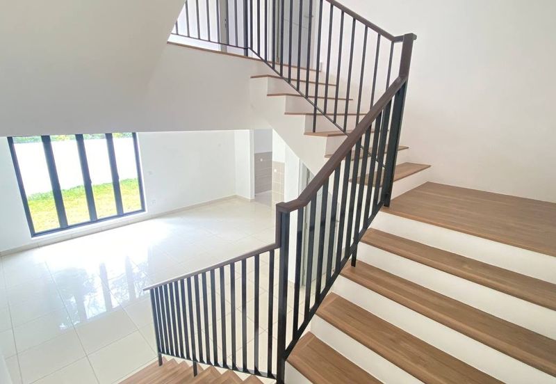 East 57 (Residensi Laman Timur)