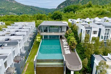 16 Quartz Melawati Condominium