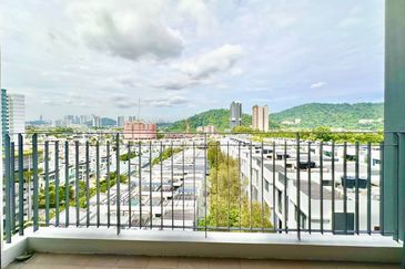 16 Quartz Melawati Condominium