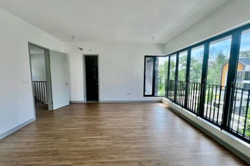 East 57 (Residensi Laman Timur)