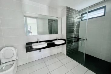 East 57 (Residensi Laman Timur)