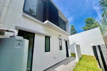 East 57 (Residensi Laman Timur)