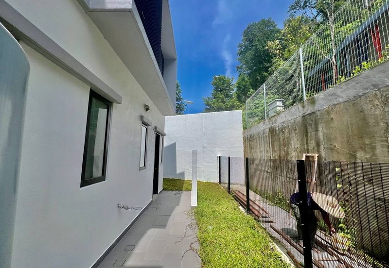 East 57 (Residensi Laman Timur)