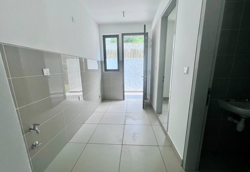 East 57 (Residensi Laman Timur)