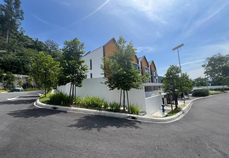 East 57 (Residensi Laman Timur)