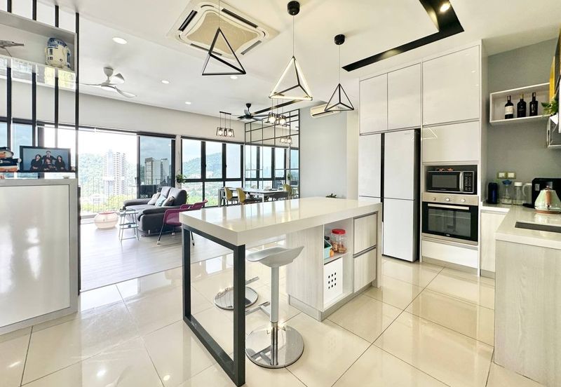 16 Quartz Melawati Condominium