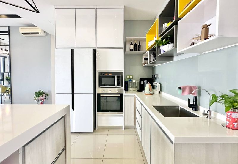 16 Quartz Melawati Condominium