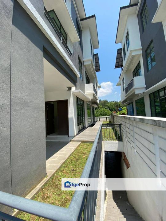 Blue Sky Residence, Selayang 4 STOREY SEMI-DETACHED Prime Location FOR SALE , Selangor, Selayang