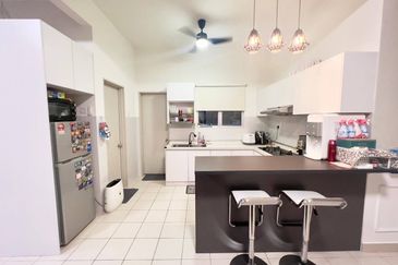 Eristana @ Seri Pristana