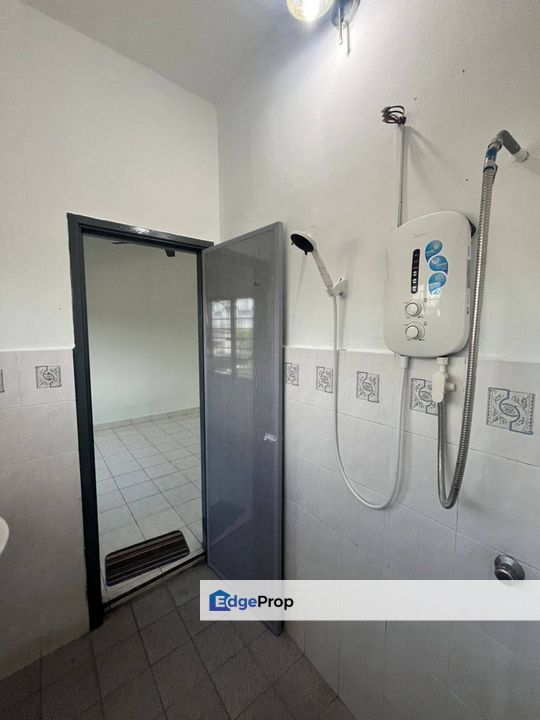 Taman Sri Haneco, Semenyih. Teres 2 Tingkat. Freehold. Fully Renovated Unit. Dekat Dengan Lotus Semenyih., Selangor, Semenyih