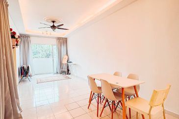 Residensi Bistaria, Ukay Bistari