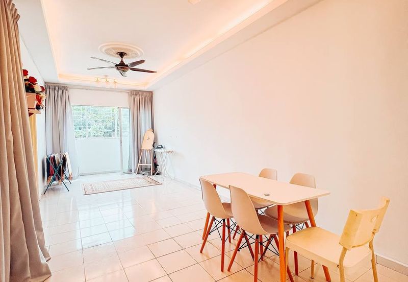 Residensi Bistaria, Ukay Bistari