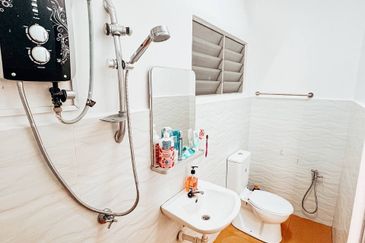 Residensi Bistaria, Ukay Bistari