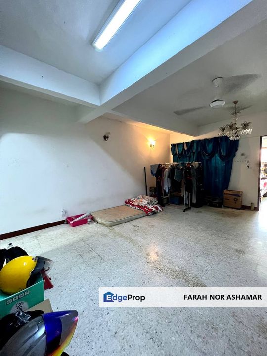 Double Storey Terrace Intermediate House | Taman Sri Gombak Fasa 9 For Sale | With Balcony And Fully Renovated, Selangor, Gombak
