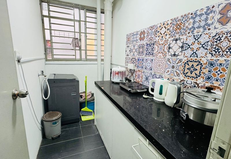 Residensi Bistaria, Ukay Bistari