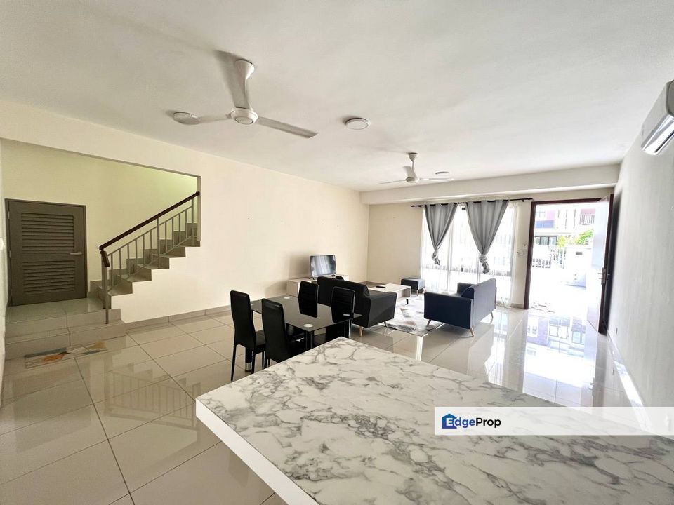 The Strata Townhouse Bandar Puteri Bangi For Sale, Lower Unit, Freehold, 1539 sqft, Selangor, Bangi