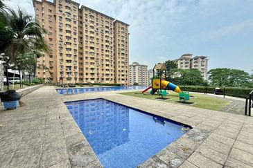 Aman Puri Apartment