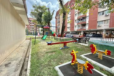 Teratai Mewah Condominium