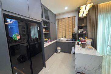 Lake Point Residence