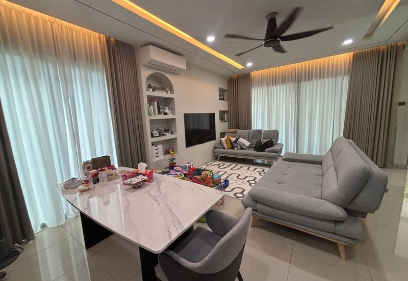 Lake Point Residence