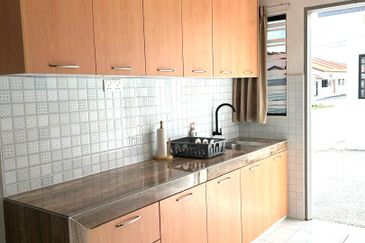 FULLY FURNISHED RUMAH TERES 1 TINGKAT (ENDLOT) THE LAKES SPANISH GARDEN, BATU GAJAH