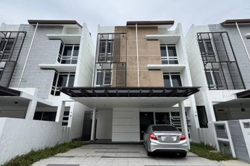 New House Spacious Balcony 3 Storey Hyperlink Terrace Duta Villa @ Precint 14, Putrajaya