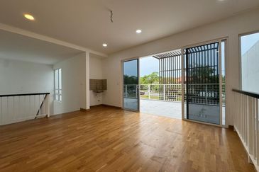 New House Spacious Balcony 3 Storey Hyperlink Terrace Duta Villa @ Precint 14, Putrajaya