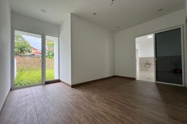 New House Spacious Balcony 3 Storey Hyperlink Terrace Duta Villa @ Precint 14, Putrajaya