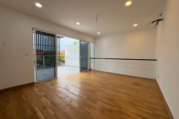 New House Spacious Balcony 3 Storey Hyperlink Terrace Duta Villa @ Precint 14, Putrajaya