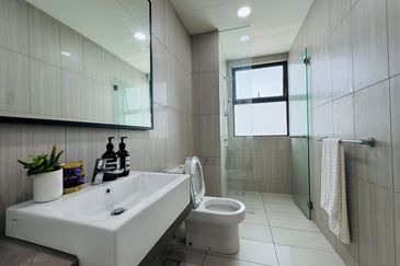 Datum Jelatek Residence