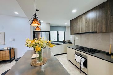 Datum Jelatek Residence